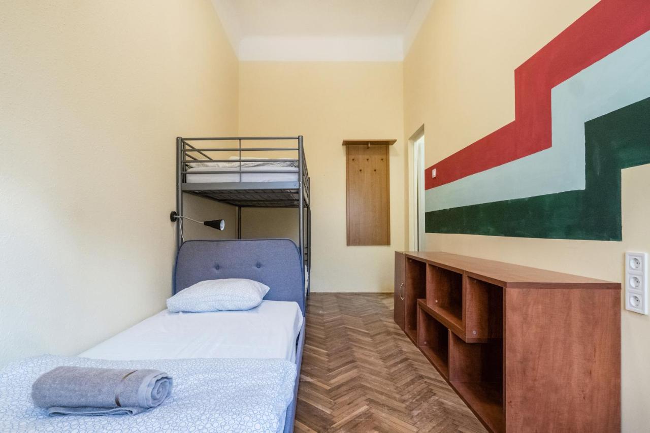 Baroque & Coworking Hostel