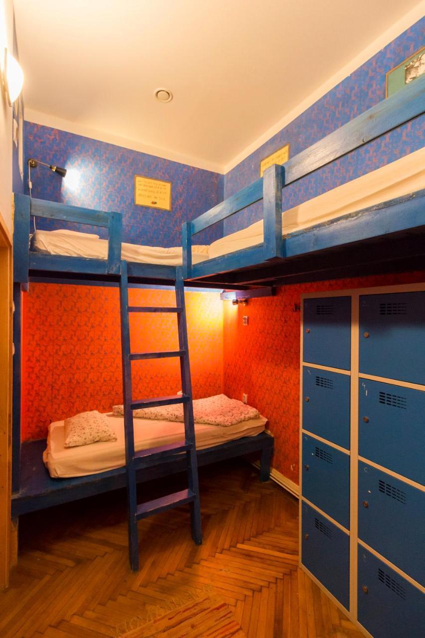 Hostal Baroque Hostel&coworking