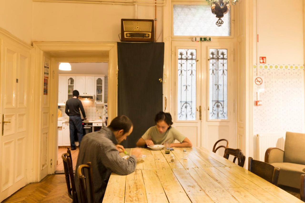 Baroque Hostel&coworking Hostal