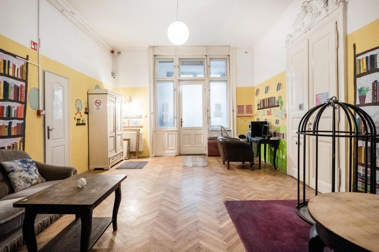 Baroque & Coworking Hostel